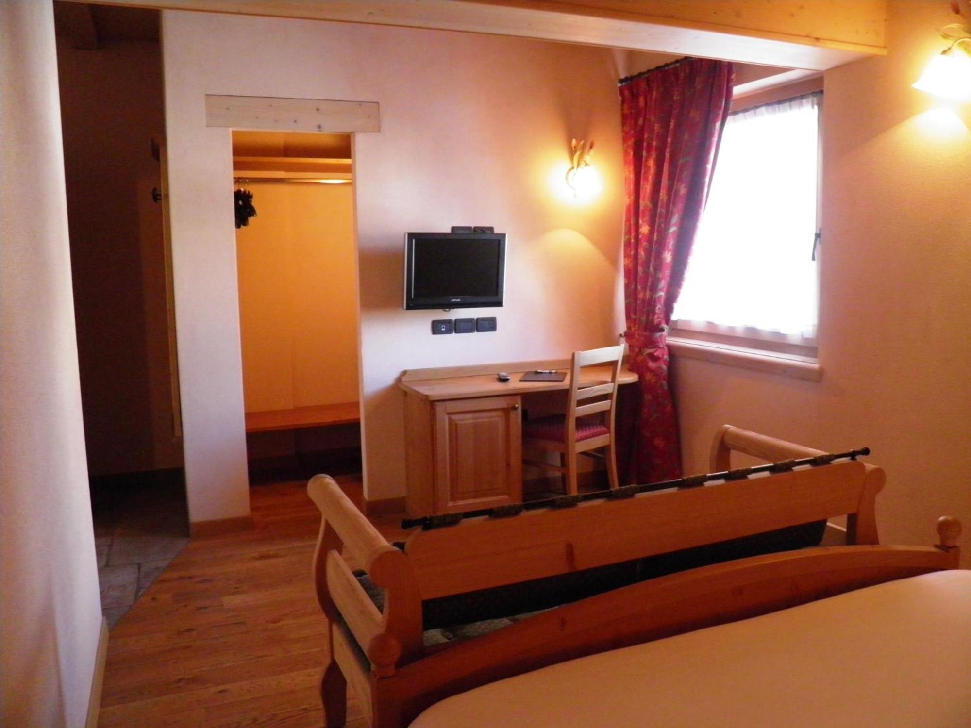 Hotel Pontiglia Лівіньо Номер фото