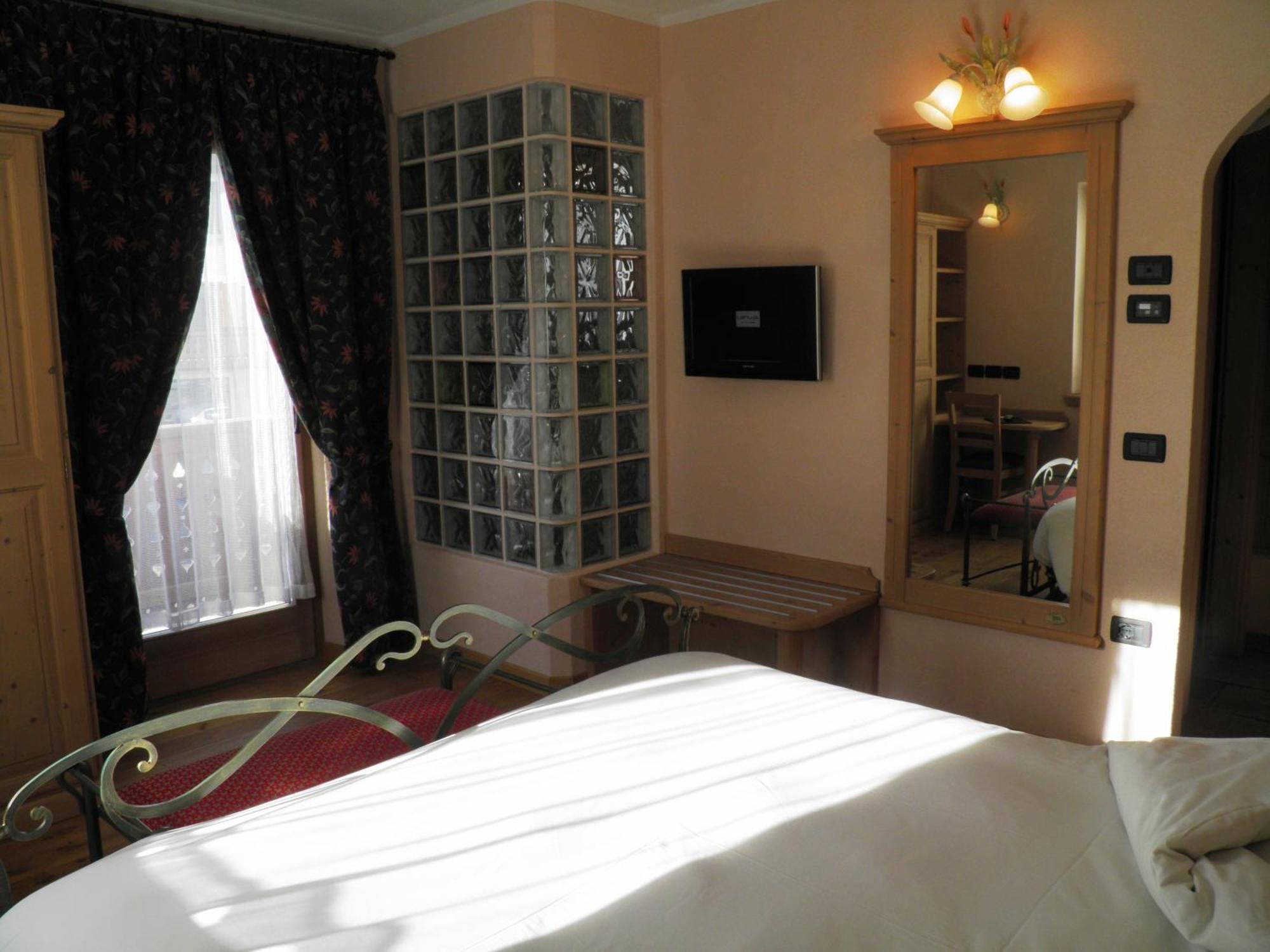 Hotel Pontiglia Лівіньо Номер фото