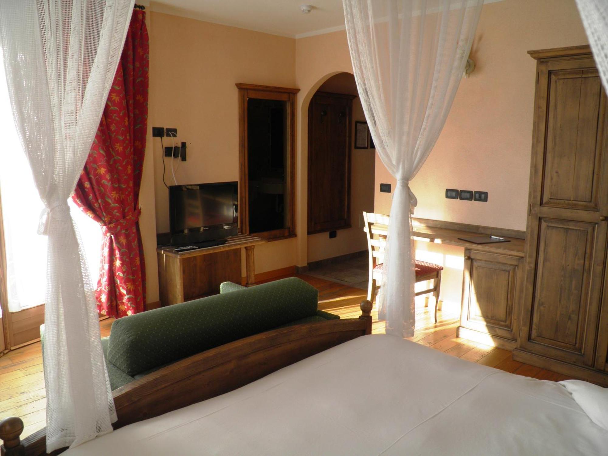 Hotel Pontiglia Лівіньо Номер фото